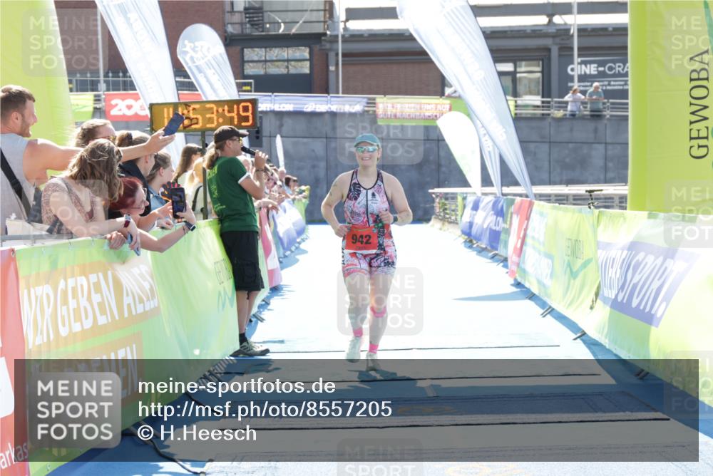 10.08.2025 - GEWOBA Citytriathlon Bremen H.Heesch http://msf.ph/oto/8557205 10.08.2025 14:53:52 Ziel 942 meine-sportfotos.de