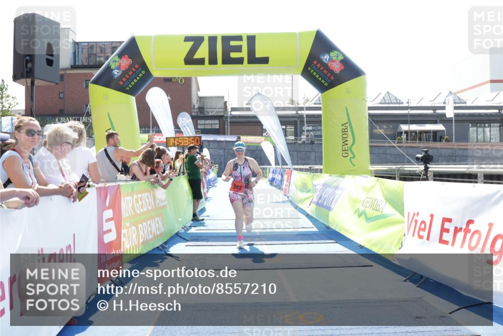 10.08.2025 - GEWOBA Citytriathlon Bremen H.Heesch http://msf.ph/oto/8557210 10.08.2025 14:53:53 Ziel 942 meine-sportfotos.de