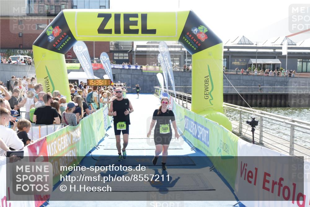 10.08.2025 - GEWOBA Citytriathlon Bremen H.Heesch http://msf.ph/oto/8557211 10.08.2025 15:35:15 Ziel 182, 259, 389 meine-sportfotos.de