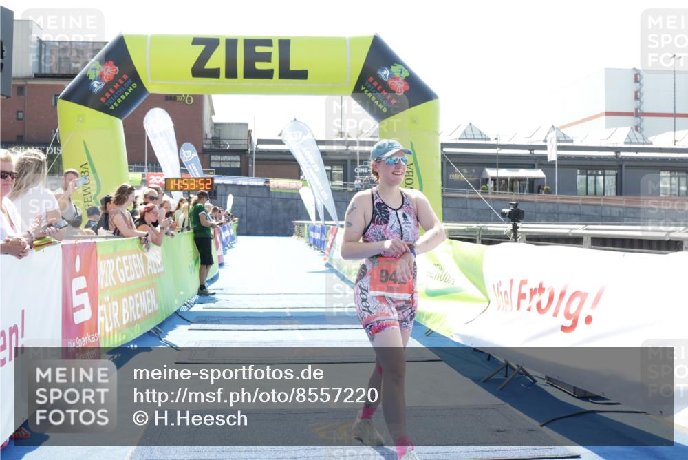 10.08.2025 - GEWOBA Citytriathlon Bremen H.Heesch http://msf.ph/oto/8557220 10.08.2025 14:53:56 Ziel 942 meine-sportfotos.de