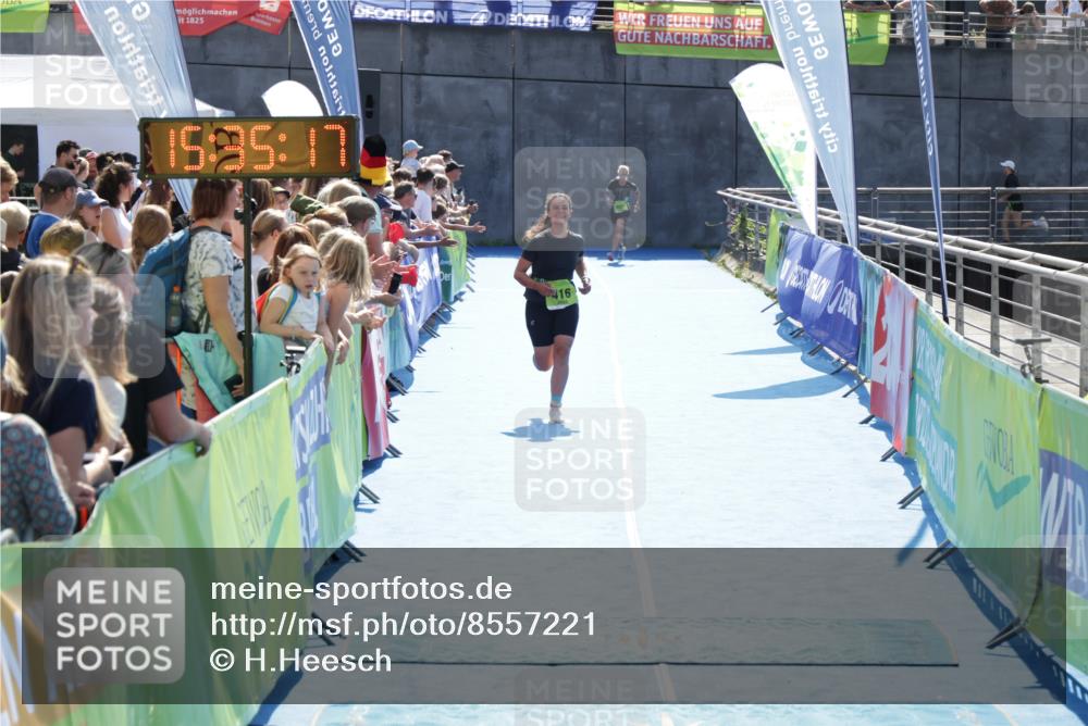 10.08.2025 - GEWOBA Citytriathlon Bremen H.Heesch http://msf.ph/oto/8557221 10.08.2025 15:35:21 Ziel 182, 389, 416 meine-sportfotos.de