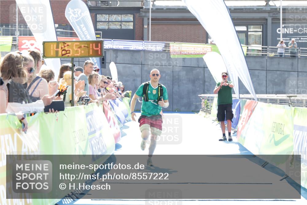 10.08.2025 - GEWOBA Citytriathlon Bremen H.Heesch http://msf.ph/oto/8557222 10.08.2025 14:55:18 Ziel 724 meine-sportfotos.de