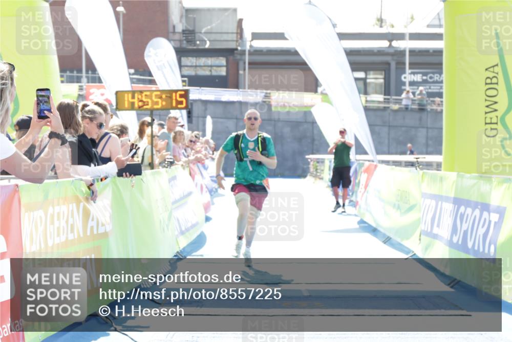10.08.2025 - GEWOBA Citytriathlon Bremen H.Heesch http://msf.ph/oto/8557225 10.08.2025 14:55:18 Ziel 724 meine-sportfotos.de