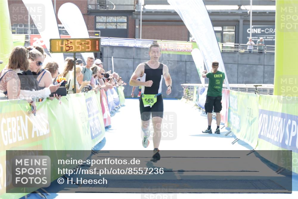 10.08.2025 - GEWOBA Citytriathlon Bremen H.Heesch http://msf.ph/oto/8557236 10.08.2025 14:55:35 Ziel 165, 905 meine-sportfotos.de