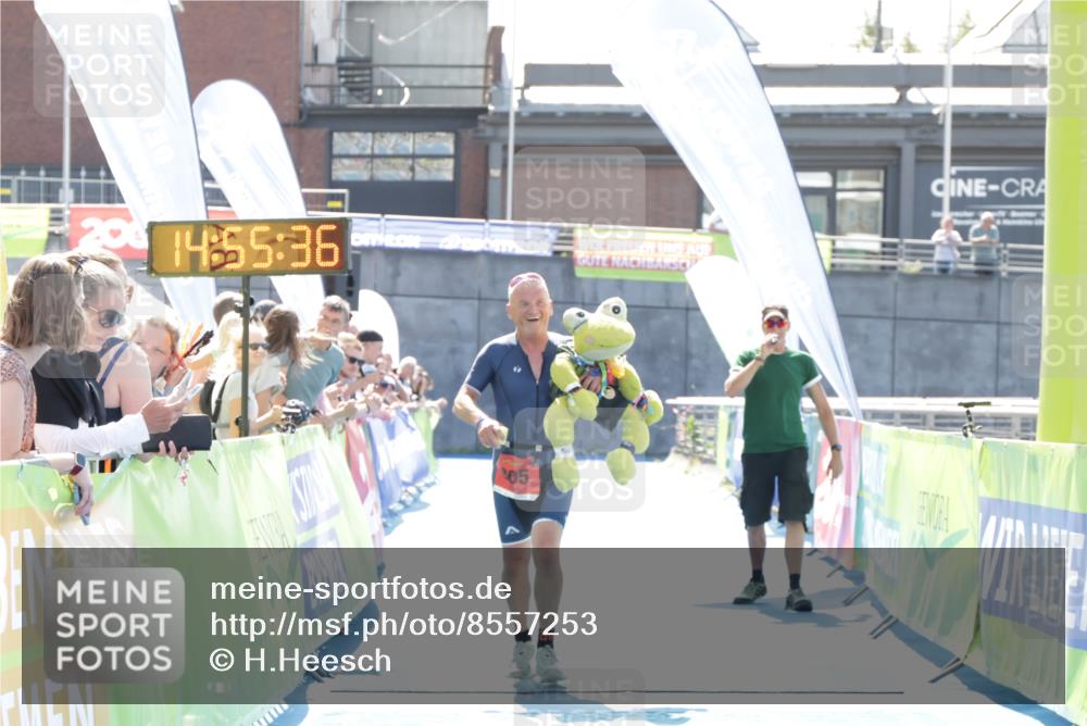 10.08.2025 - GEWOBA Citytriathlon Bremen H.Heesch http://msf.ph/oto/8557253 10.08.2025 14:55:40 Ziel 165, 905 meine-sportfotos.de