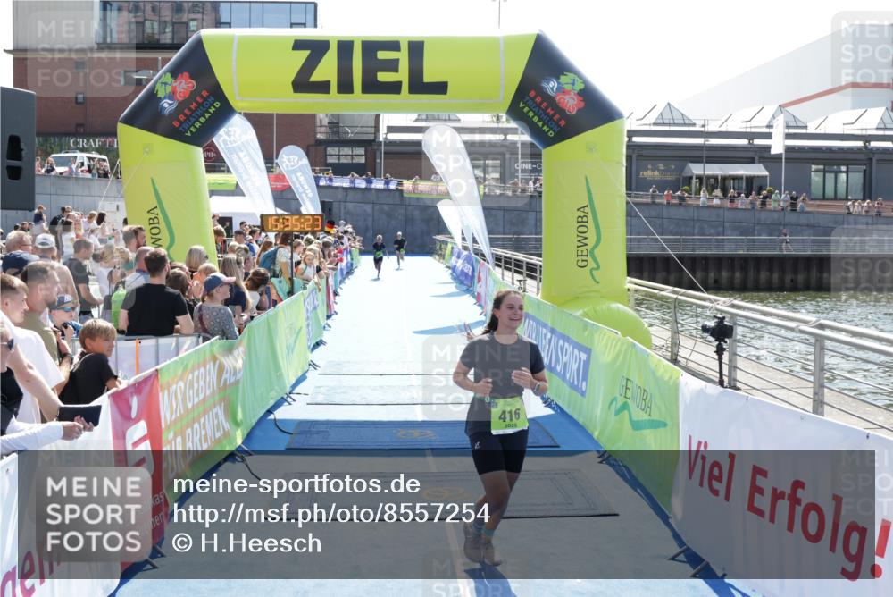 10.08.2025 - GEWOBA Citytriathlon Bremen H.Heesch http://msf.ph/oto/8557254 10.08.2025 15:35:27 Ziel 416, 485 meine-sportfotos.de