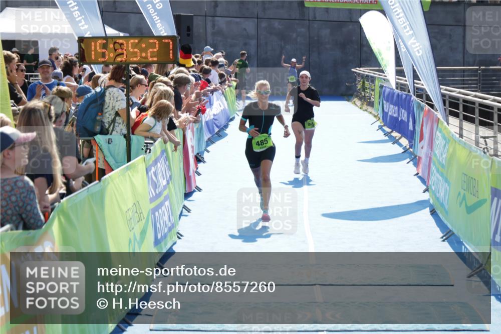 10.08.2025 - GEWOBA Citytriathlon Bremen H.Heesch http://msf.ph/oto/8557260 10.08.2025 15:35:31 Ziel 344, 416, 485 meine-sportfotos.de