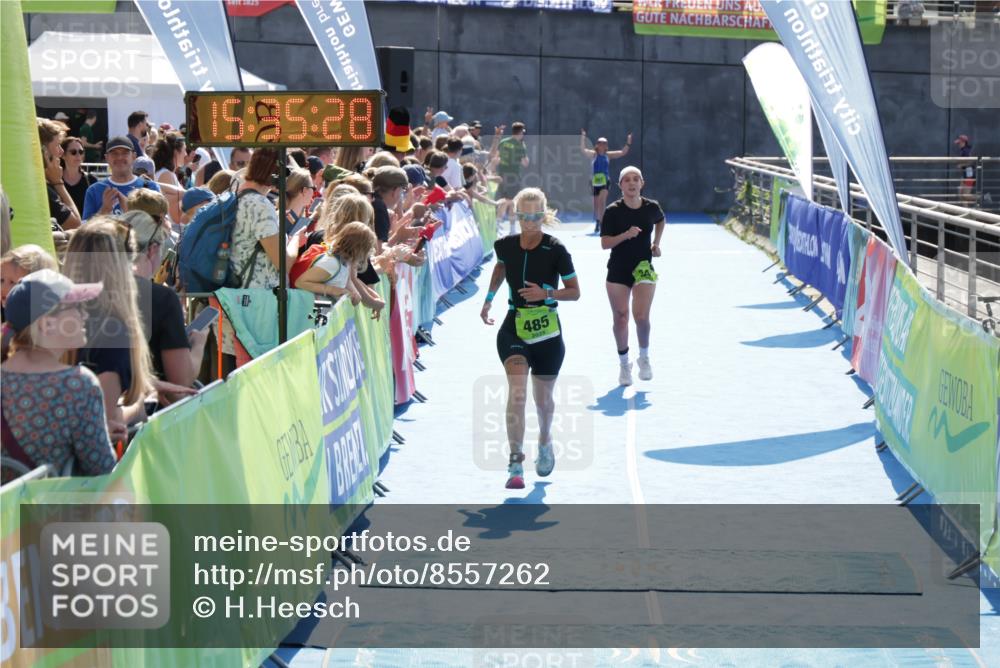 10.08.2025 - GEWOBA Citytriathlon Bremen H.Heesch http://msf.ph/oto/8557262 10.08.2025 15:35:31 Ziel 344, 416, 485 meine-sportfotos.de