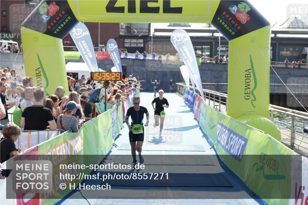 10.08.2025 - GEWOBA Citytriathlon Bremen H.Heesch http://msf.ph/oto/8557271 10.08.2025 15:35:33 Ziel 344, 485 meine-sportfotos.de