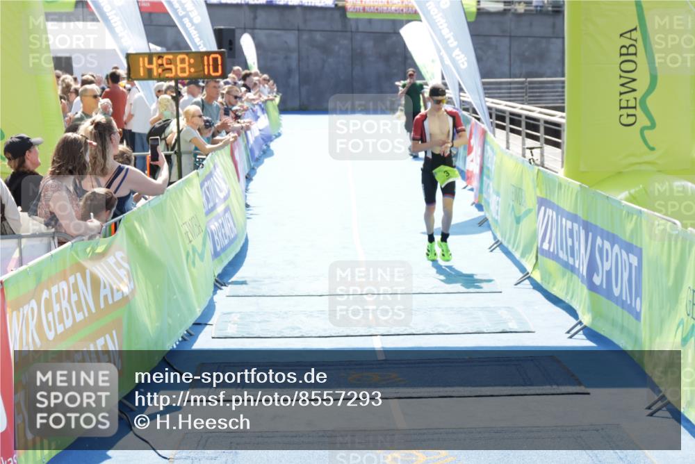 10.08.2025 - GEWOBA Citytriathlon Bremen H.Heesch http://msf.ph/oto/8557293 10.08.2025 14:58:13 Ziel 3 meine-sportfotos.de