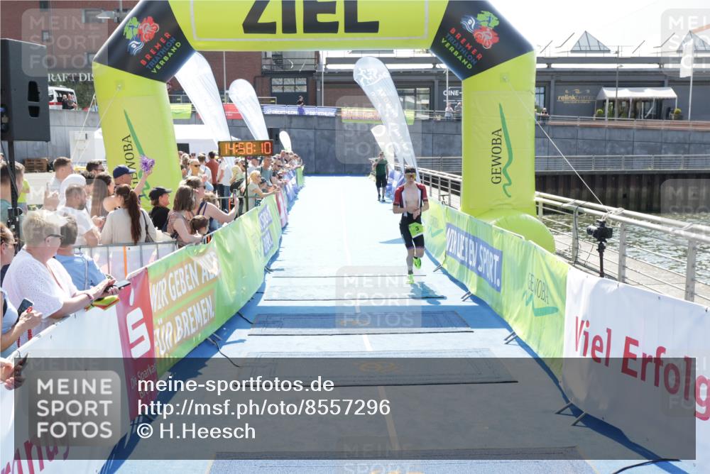 10.08.2025 - GEWOBA Citytriathlon Bremen H.Heesch http://msf.ph/oto/8557296 10.08.2025 14:58:14 Ziel 3 meine-sportfotos.de