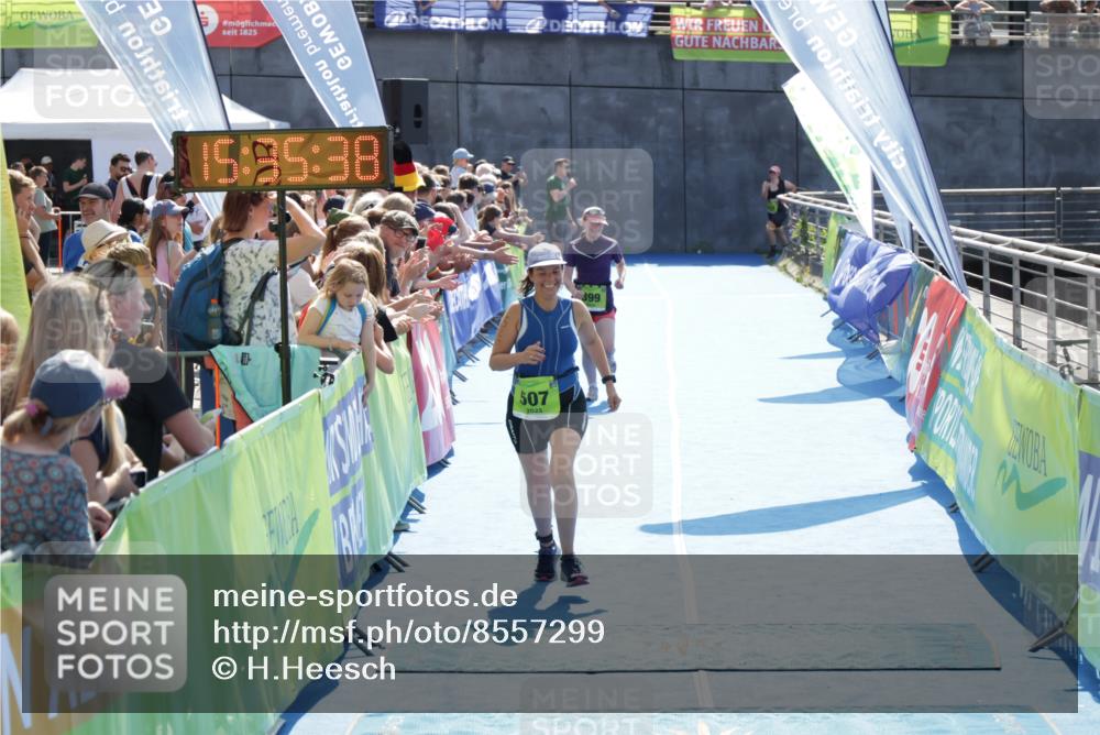 10.08.2025 - GEWOBA Citytriathlon Bremen H.Heesch http://msf.ph/oto/8557299 10.08.2025 15:35:42 Ziel 344, 399, 507 meine-sportfotos.de