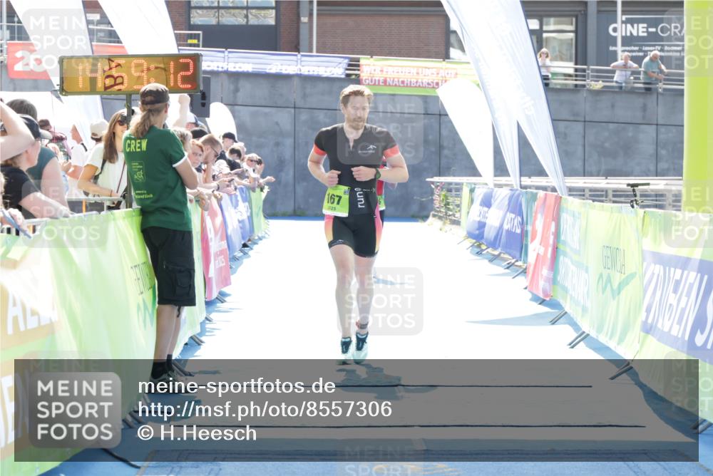 10.08.2025 - GEWOBA Citytriathlon Bremen H.Heesch http://msf.ph/oto/8557306 10.08.2025 14:59:15 Ziel 156, 167 meine-sportfotos.de