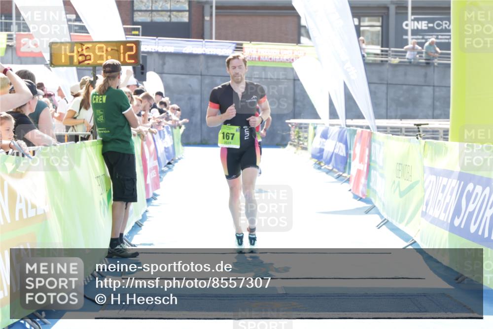 10.08.2025 - GEWOBA Citytriathlon Bremen H.Heesch http://msf.ph/oto/8557307 10.08.2025 14:59:16 Ziel 156, 167 meine-sportfotos.de
