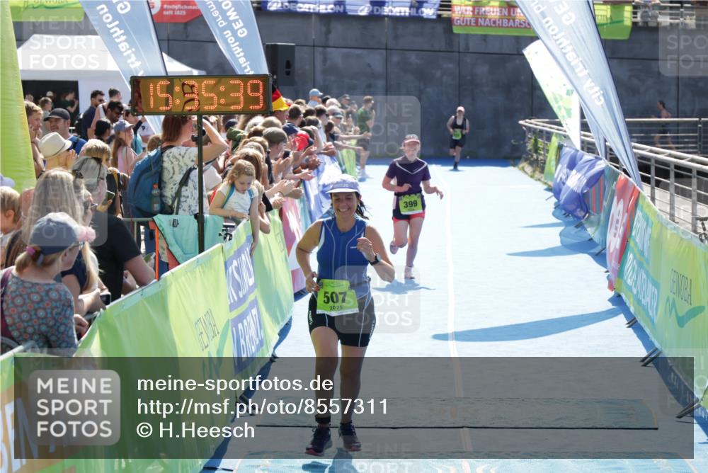 10.08.2025 - GEWOBA Citytriathlon Bremen H.Heesch http://msf.ph/oto/8557311 10.08.2025 15:35:43 Ziel 399, 507 meine-sportfotos.de