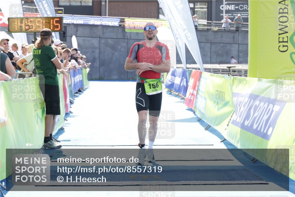 10.08.2025 - GEWOBA Citytriathlon Bremen H.Heesch http://msf.ph/oto/8557319 10.08.2025 14:59:19 Ziel 156, 167 meine-sportfotos.de