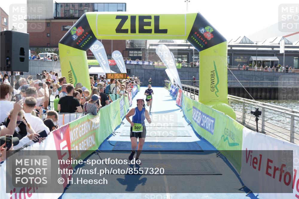 10.08.2025 - GEWOBA Citytriathlon Bremen H.Heesch http://msf.ph/oto/8557320 10.08.2025 15:35:45 Ziel 399, 507 meine-sportfotos.de