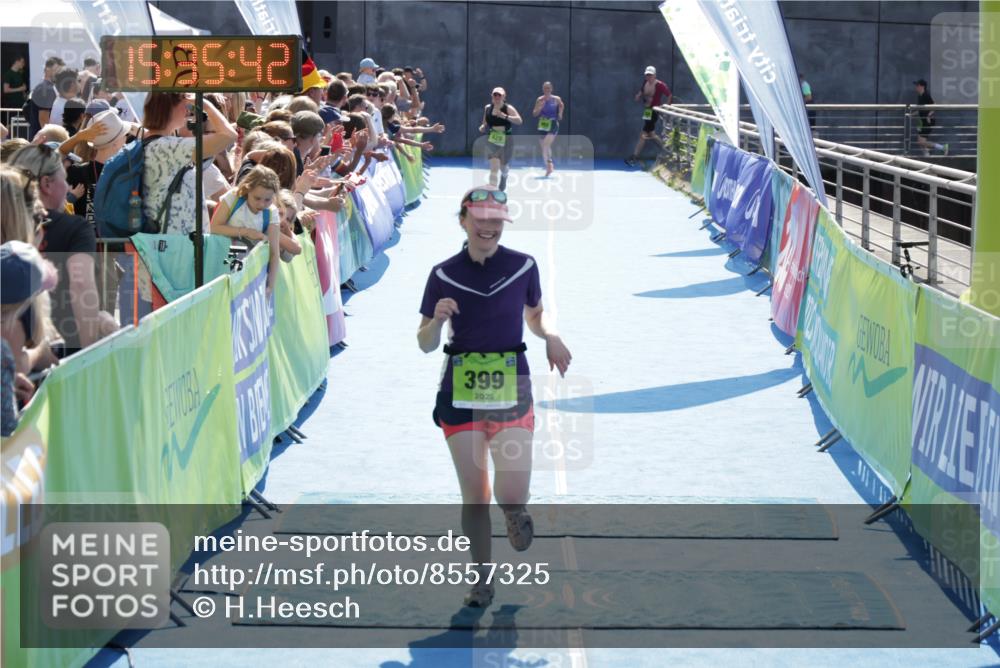 10.08.2025 - GEWOBA Citytriathlon Bremen H.Heesch http://msf.ph/oto/8557325 10.08.2025 15:35:46 Ziel 399, 507 meine-sportfotos.de