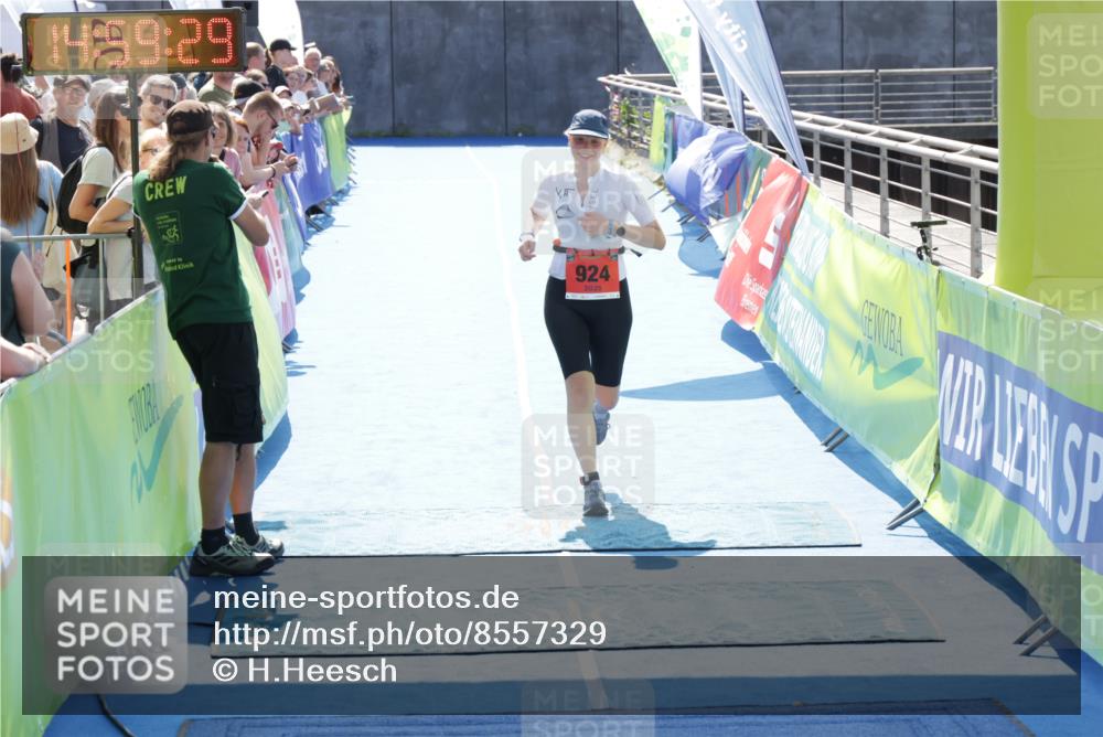 10.08.2025 - GEWOBA Citytriathlon Bremen H.Heesch http://msf.ph/oto/8557329 10.08.2025 14:59:33 Ziel 924 meine-sportfotos.de