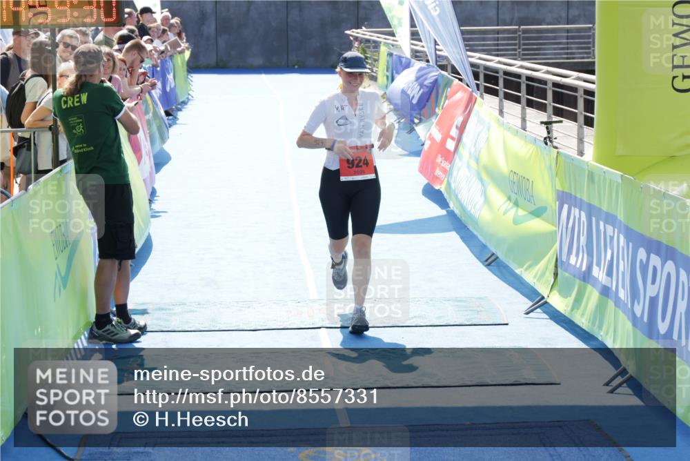 10.08.2025 - GEWOBA Citytriathlon Bremen H.Heesch http://msf.ph/oto/8557331 10.08.2025 14:59:34 Ziel 924 meine-sportfotos.de