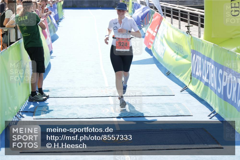 10.08.2025 - GEWOBA Citytriathlon Bremen H.Heesch http://msf.ph/oto/8557333 10.08.2025 14:59:34 Ziel 924 meine-sportfotos.de