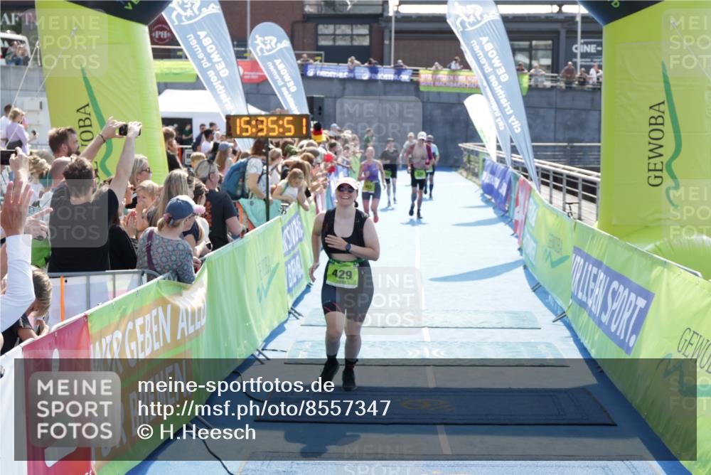 10.08.2025 - GEWOBA Citytriathlon Bremen H.Heesch http://msf.ph/oto/8557347 10.08.2025 15:35:55 Ziel 356, 429, 492 meine-sportfotos.de