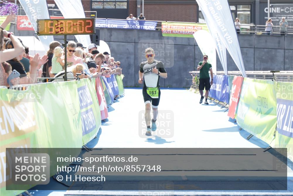 10.08.2025 - GEWOBA Citytriathlon Bremen H.Heesch http://msf.ph/oto/8557348 10.08.2025 15:00:06 Ziel 161 meine-sportfotos.de