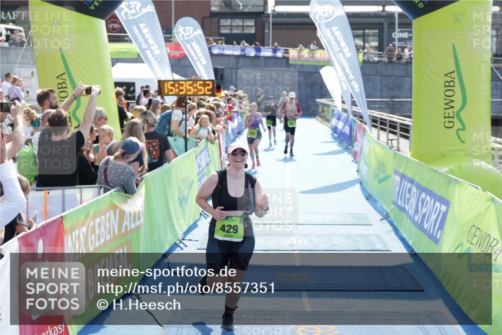 10.08.2025 - GEWOBA Citytriathlon Bremen H.Heesch http://msf.ph/oto/8557351 10.08.2025 15:35:56 Ziel 328, 356, 429, 492 meine-sportfotos.de