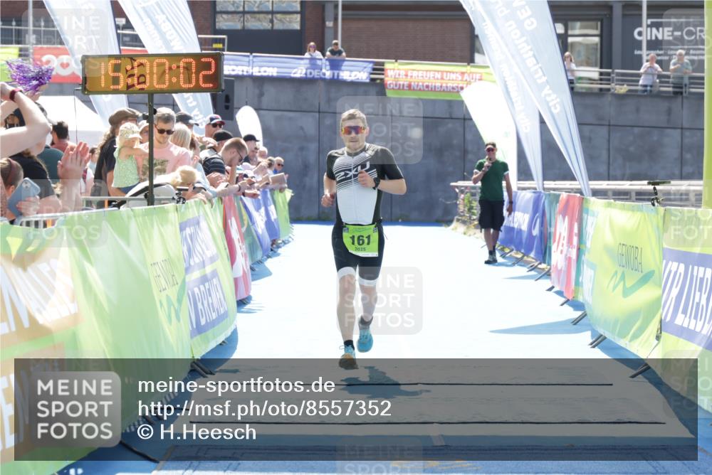 10.08.2025 - GEWOBA Citytriathlon Bremen H.Heesch http://msf.ph/oto/8557352 10.08.2025 15:00:06 Ziel 161 meine-sportfotos.de