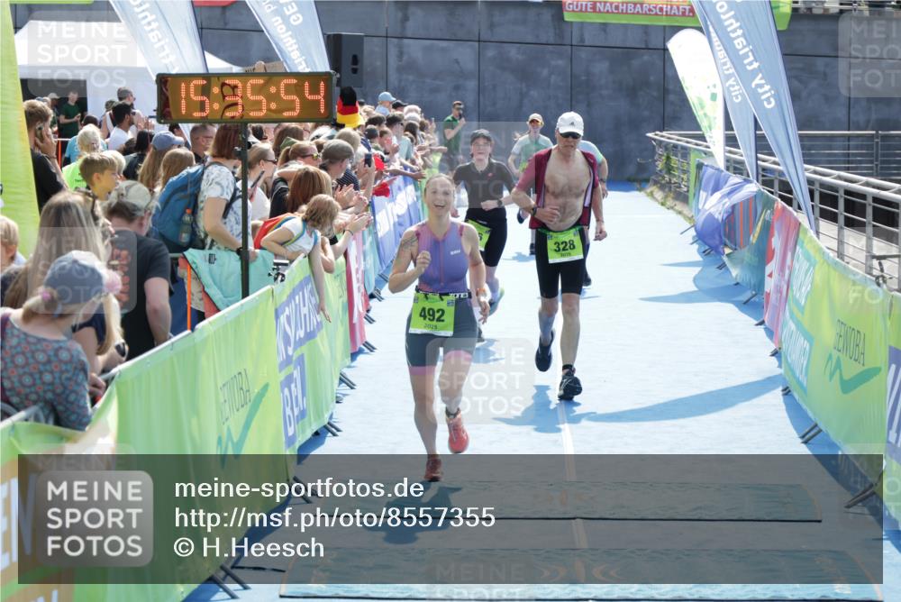 10.08.2025 - GEWOBA Citytriathlon Bremen H.Heesch http://msf.ph/oto/8557355 10.08.2025 15:35:58 Ziel 320, 328, 356, 429, 492 meine-sportfotos.de