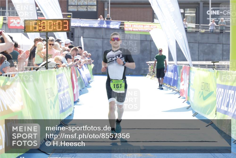 10.08.2025 - GEWOBA Citytriathlon Bremen H.Heesch http://msf.ph/oto/8557356 10.08.2025 15:00:07 Ziel 161 meine-sportfotos.de