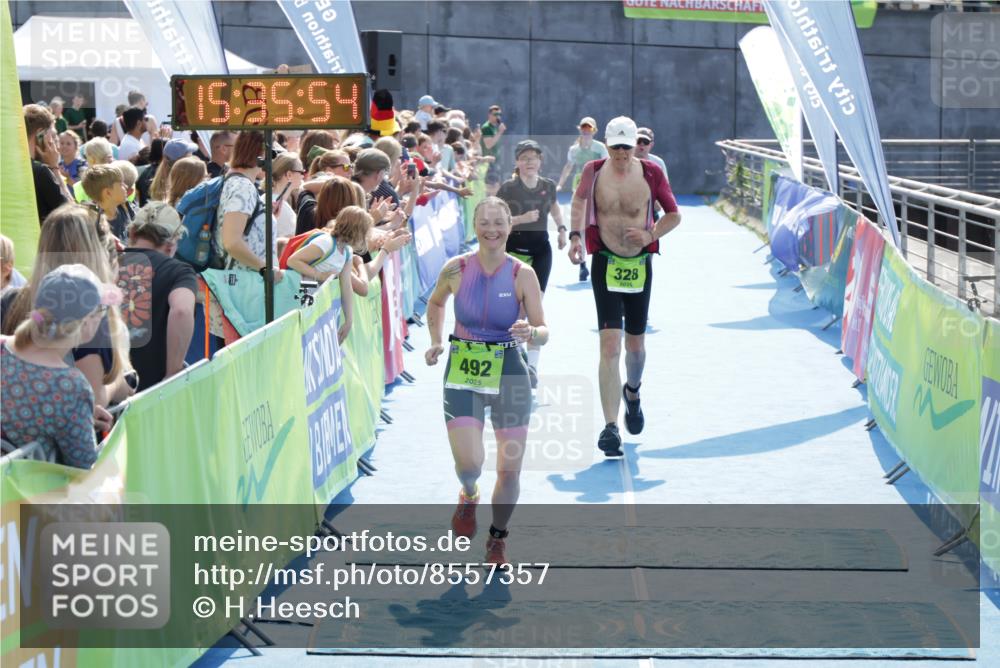10.08.2025 - GEWOBA Citytriathlon Bremen H.Heesch http://msf.ph/oto/8557357 10.08.2025 15:35:58 Ziel 320, 328, 356, 429, 492 meine-sportfotos.de
