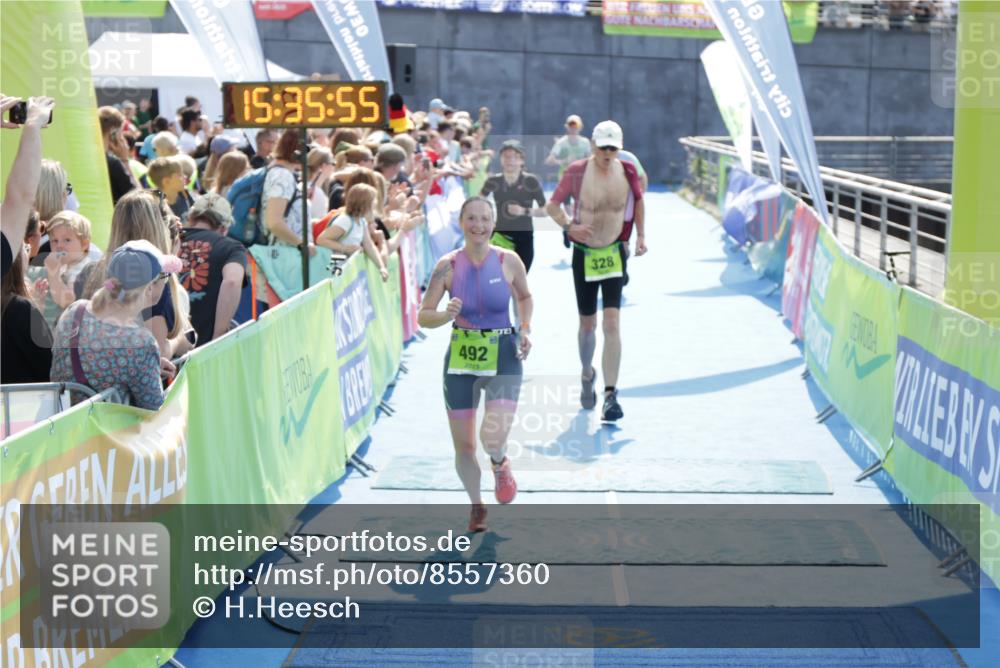 10.08.2025 - GEWOBA Citytriathlon Bremen H.Heesch http://msf.ph/oto/8557360 10.08.2025 15:35:58 Ziel 320, 328, 356, 429, 492 meine-sportfotos.de