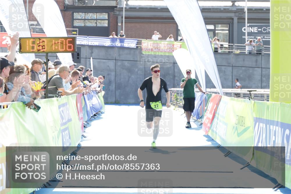 10.08.2025 - GEWOBA Citytriathlon Bremen H.Heesch http://msf.ph/oto/8557363 10.08.2025 15:01:10 Ziel 27 meine-sportfotos.de