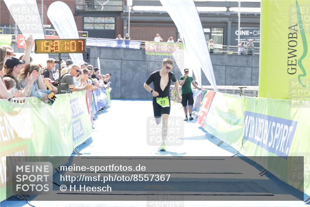 10.08.2025 - GEWOBA Citytriathlon Bremen H.Heesch http://msf.ph/oto/8557367 10.08.2025 15:01:11 Ziel 27 meine-sportfotos.de
