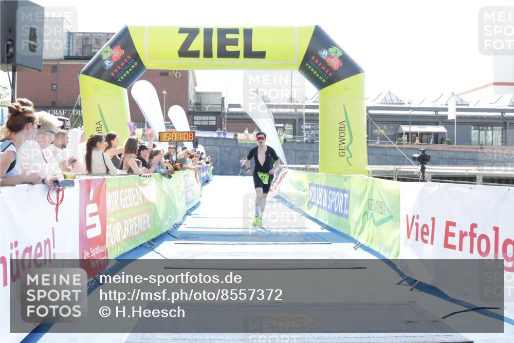10.08.2025 - GEWOBA Citytriathlon Bremen H.Heesch http://msf.ph/oto/8557372 10.08.2025 15:01:12 Ziel 27 meine-sportfotos.de