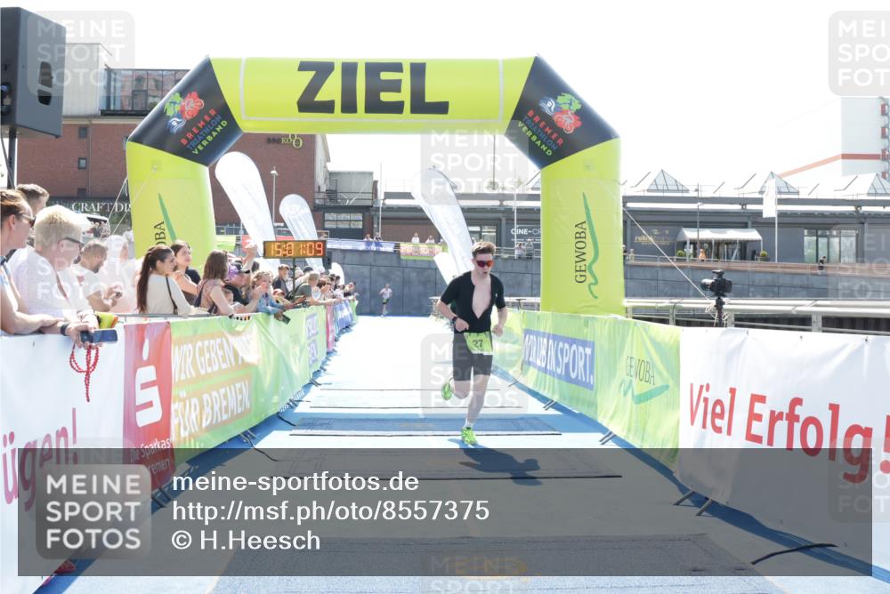 10.08.2025 - GEWOBA Citytriathlon Bremen H.Heesch http://msf.ph/oto/8557375 10.08.2025 15:01:12 Ziel 27 meine-sportfotos.de