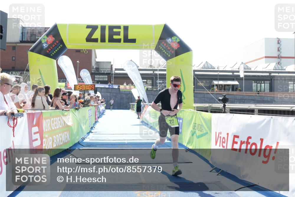 10.08.2025 - GEWOBA Citytriathlon Bremen H.Heesch http://msf.ph/oto/8557379 10.08.2025 15:01:13 Ziel 27 meine-sportfotos.de