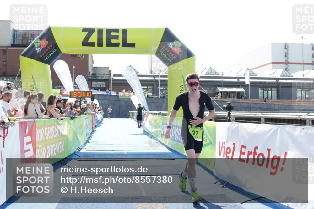 10.08.2025 - GEWOBA Citytriathlon Bremen H.Heesch http://msf.ph/oto/8557380 10.08.2025 15:01:13 Ziel 27 meine-sportfotos.de