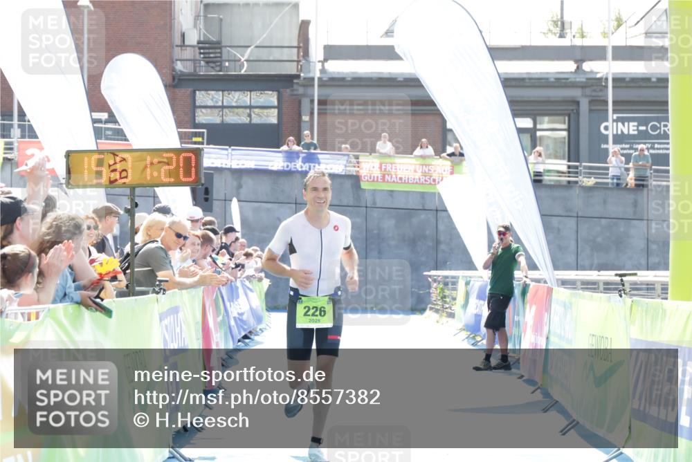 10.08.2025 - GEWOBA Citytriathlon Bremen H.Heesch http://msf.ph/oto/8557382 10.08.2025 15:01:24 Ziel 226 meine-sportfotos.de