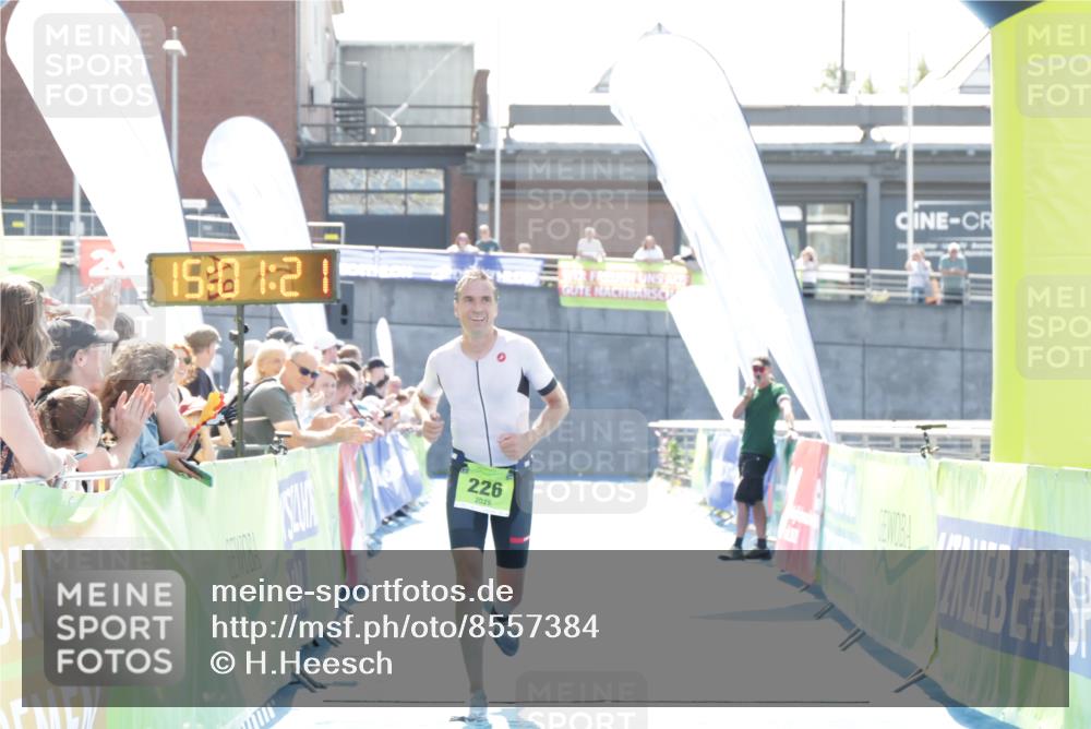 10.08.2025 - GEWOBA Citytriathlon Bremen H.Heesch http://msf.ph/oto/8557384 10.08.2025 15:01:24 Ziel 226 meine-sportfotos.de