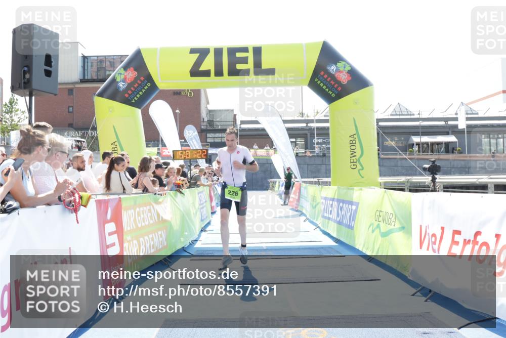 10.08.2025 - GEWOBA Citytriathlon Bremen H.Heesch http://msf.ph/oto/8557391 10.08.2025 15:01:26 Ziel 226 meine-sportfotos.de