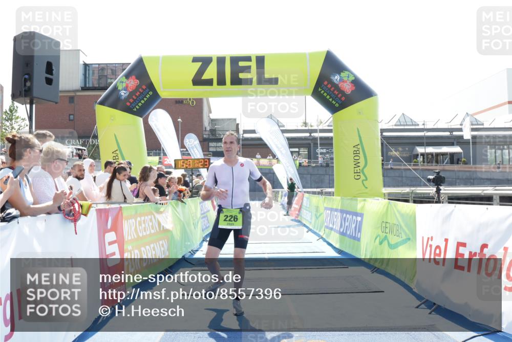 10.08.2025 - GEWOBA Citytriathlon Bremen H.Heesch http://msf.ph/oto/8557396 10.08.2025 15:01:27 Ziel 226 meine-sportfotos.de