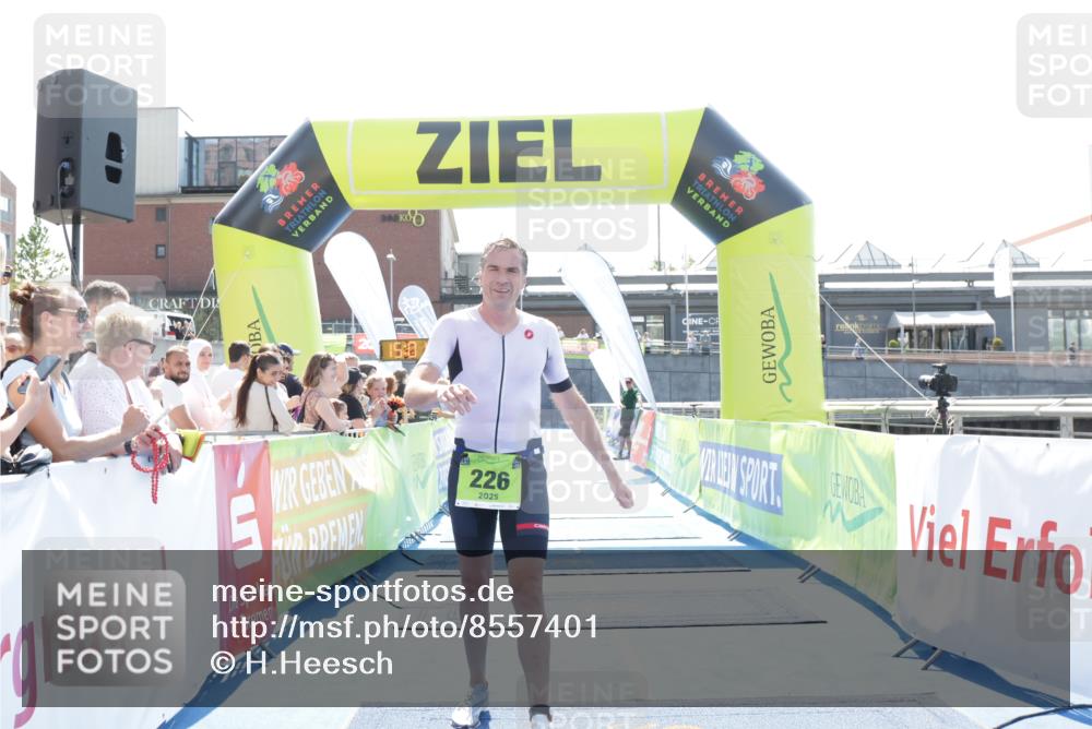 10.08.2025 - GEWOBA Citytriathlon Bremen H.Heesch http://msf.ph/oto/8557401 10.08.2025 15:01:27 Ziel 226 meine-sportfotos.de