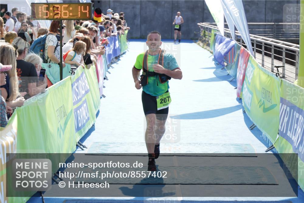 10.08.2025 - GEWOBA Citytriathlon Bremen H.Heesch http://msf.ph/oto/8557402 10.08.2025 15:36:18 Ziel 207 meine-sportfotos.de