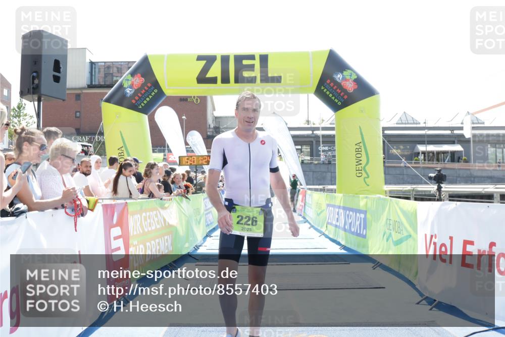 10.08.2025 - GEWOBA Citytriathlon Bremen H.Heesch http://msf.ph/oto/8557403 10.08.2025 15:01:27 Ziel 226 meine-sportfotos.de