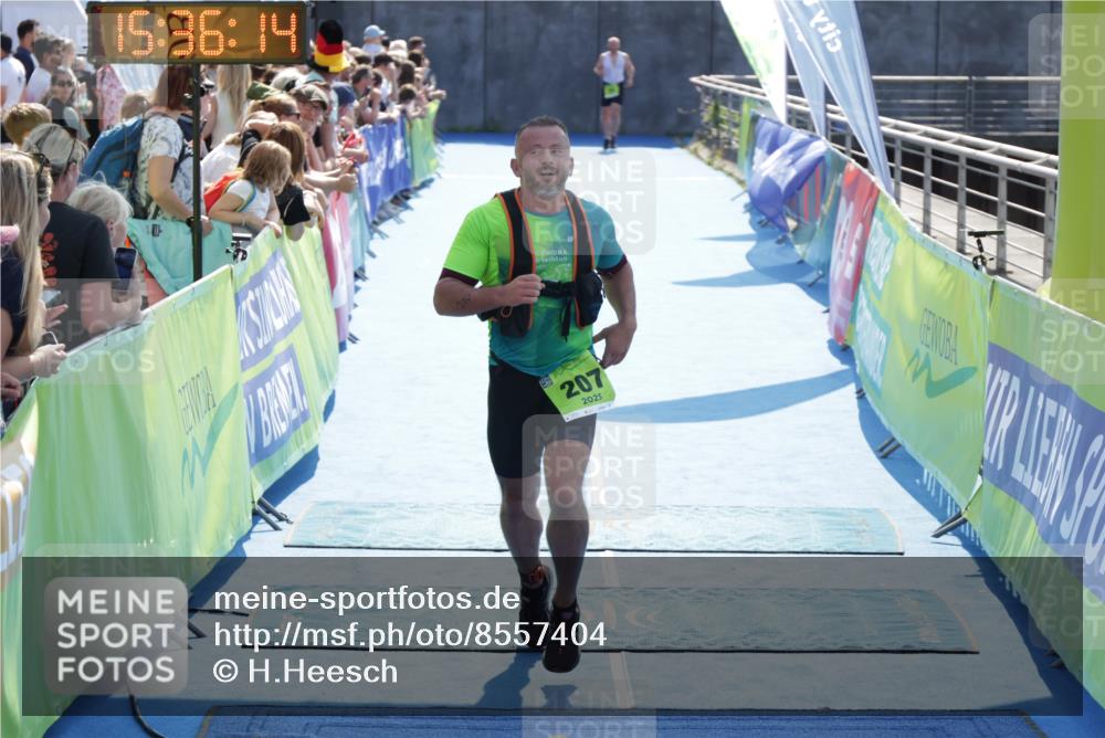 10.08.2025 - GEWOBA Citytriathlon Bremen H.Heesch http://msf.ph/oto/8557404 10.08.2025 15:36:18 Ziel 207 meine-sportfotos.de