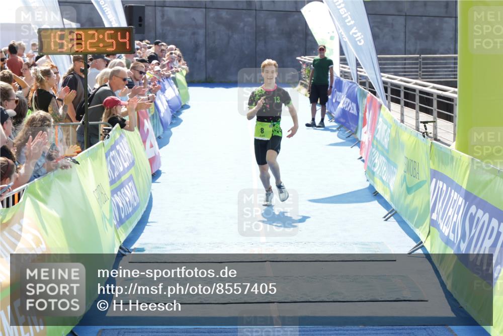 10.08.2025 - GEWOBA Citytriathlon Bremen H.Heesch http://msf.ph/oto/8557405 10.08.2025 15:02:58 Ziel 8 meine-sportfotos.de