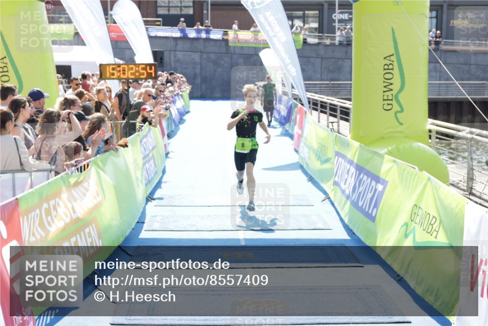 10.08.2025 - GEWOBA Citytriathlon Bremen H.Heesch http://msf.ph/oto/8557409 10.08.2025 15:02:58 Ziel 8 meine-sportfotos.de
