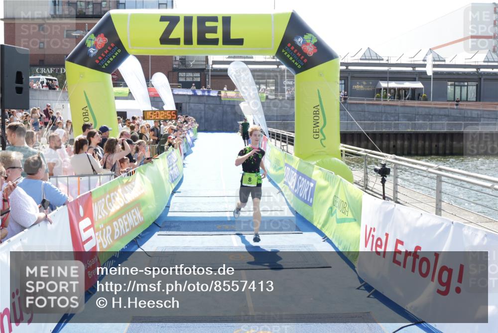 10.08.2025 - GEWOBA Citytriathlon Bremen H.Heesch http://msf.ph/oto/8557413 10.08.2025 15:02:59 Ziel 8 meine-sportfotos.de